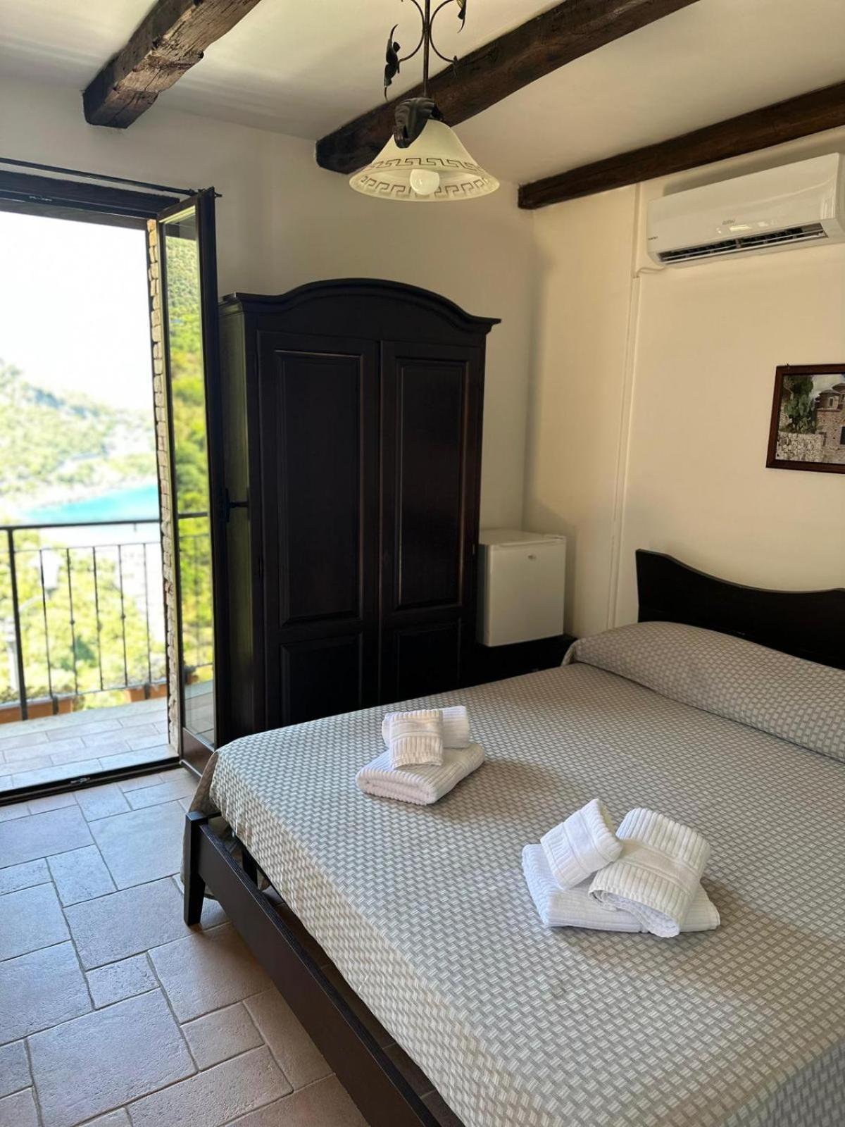 B&B La Bastia Шилла Экстерьер фото