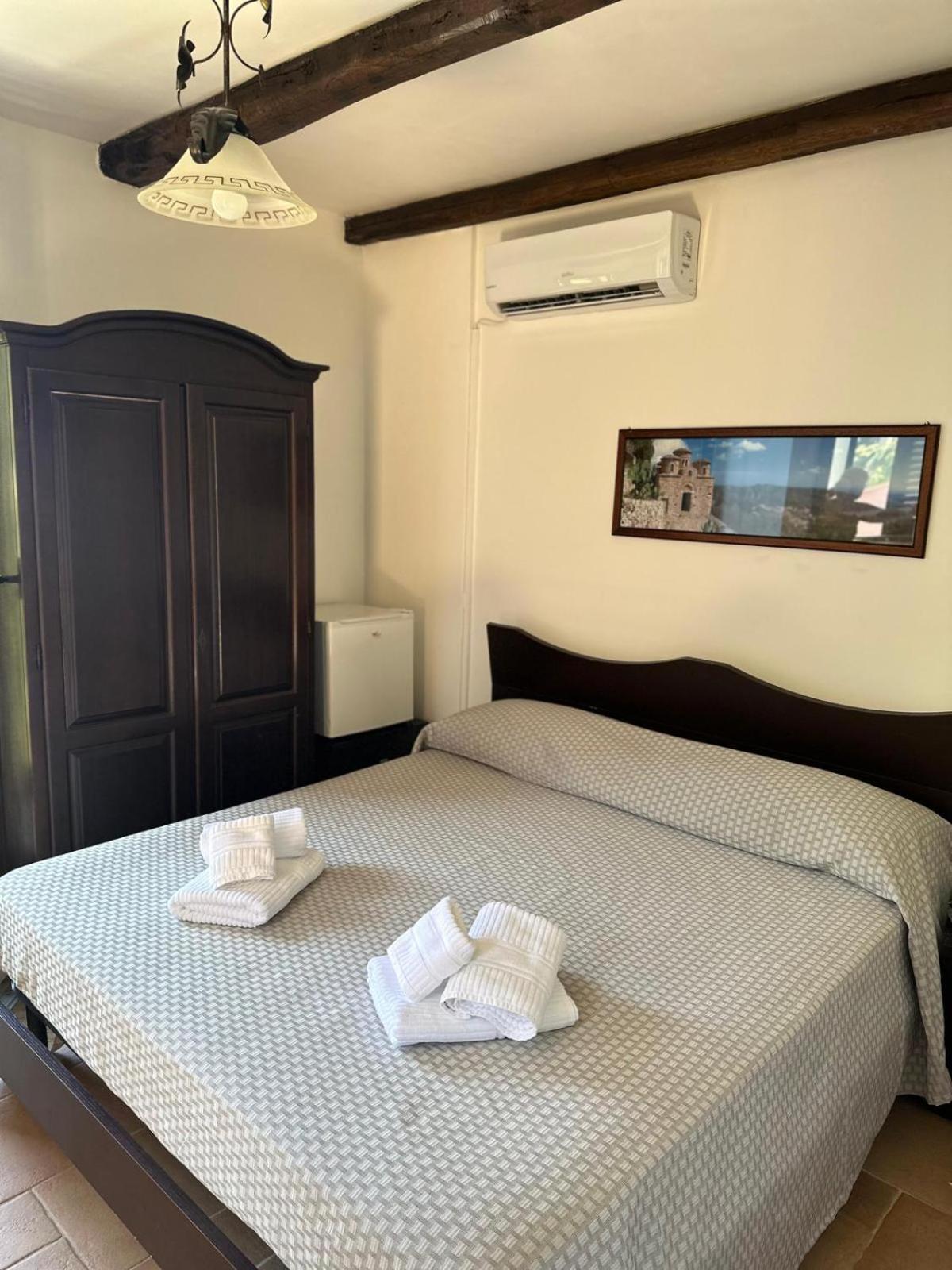 B&B La Bastia Шилла Экстерьер фото