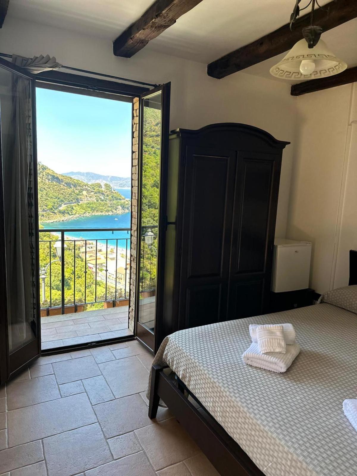 B&B La Bastia Шилла Экстерьер фото